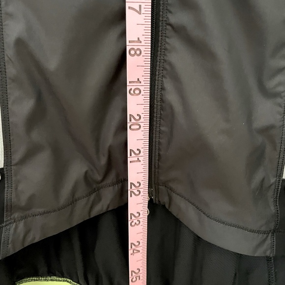 Lululemon cycling jacket sz 6 - Picture 16 of 16